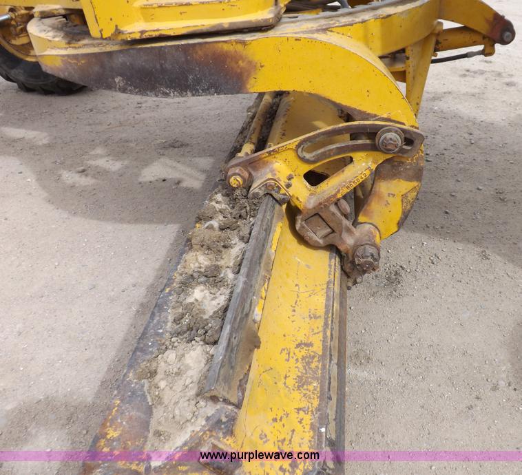 image for item F6471 1975 Caterpillar 120G articulated motor grader