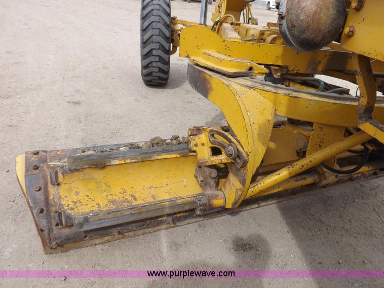 image for item F6471 1975 Caterpillar 120G articulated motor grader