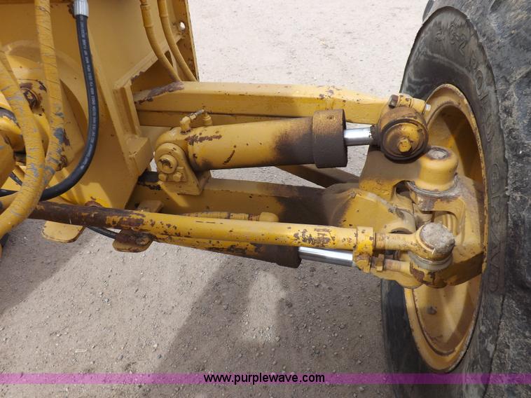 image for item F6471 1975 Caterpillar 120G articulated motor grader