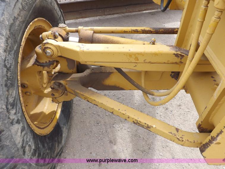 image for item F6471 1975 Caterpillar 120G articulated motor grader