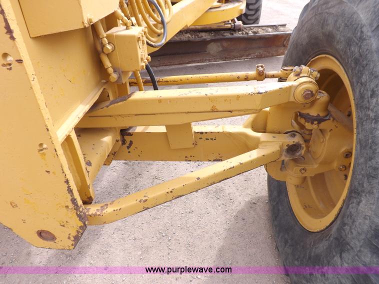 image for item F6471 1975 Caterpillar 120G articulated motor grader