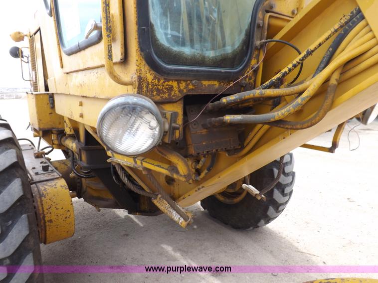 image for item F6471 1975 Caterpillar 120G articulated motor grader