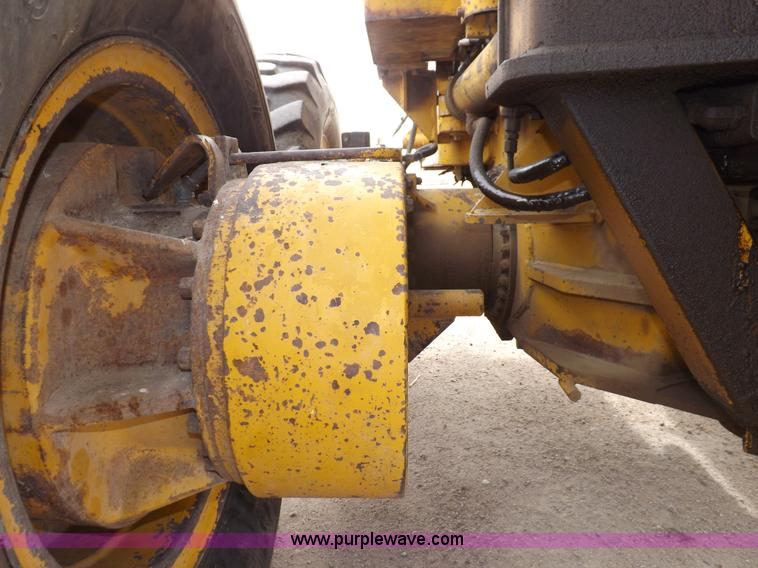 image for item F6471 1975 Caterpillar 120G articulated motor grader