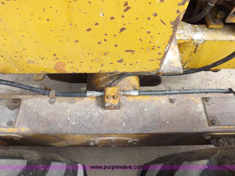 image for item F6471 1975 Caterpillar 120G articulated motor grader