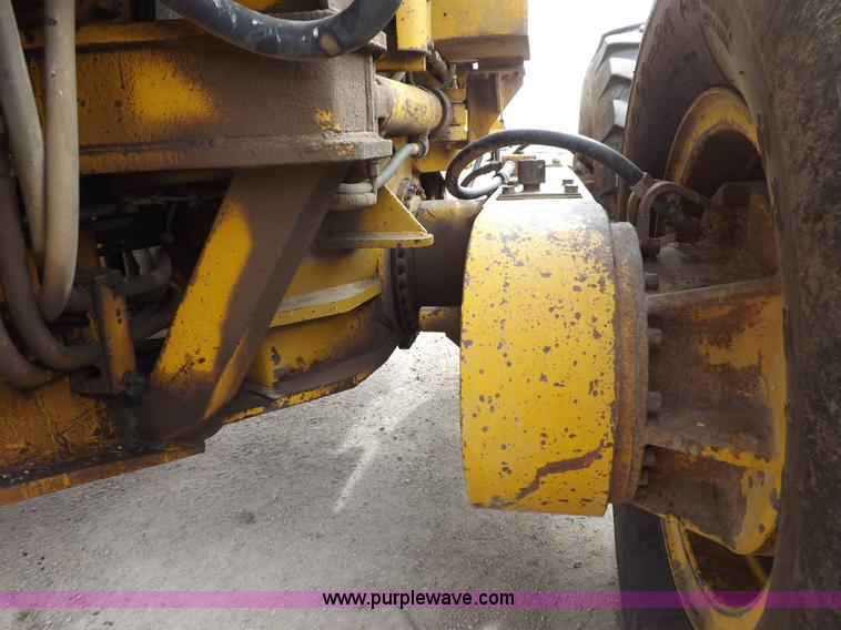 image for item F6471 1975 Caterpillar 120G articulated motor grader