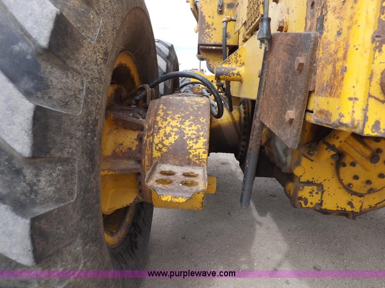 image for item F6471 1975 Caterpillar 120G articulated motor grader