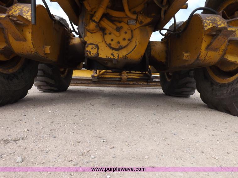 image for item F6471 1975 Caterpillar 120G articulated motor grader