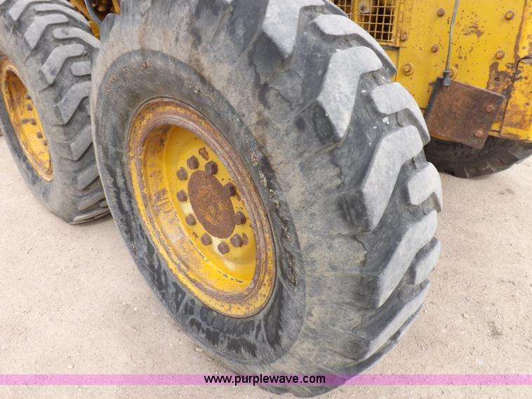 image for item F6471 1975 Caterpillar 120G articulated motor grader