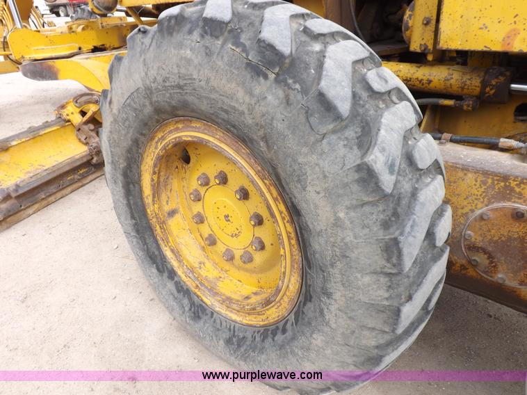 image for item F6471 1975 Caterpillar 120G articulated motor grader