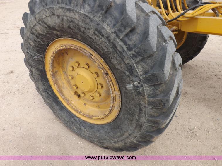 image for item F6471 1975 Caterpillar 120G articulated motor grader