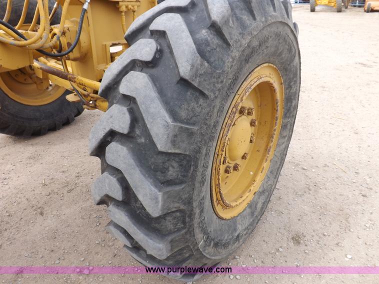 image for item F6471 1975 Caterpillar 120G articulated motor grader