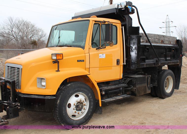 image for item G5358 2001 Freightliner FL70 dump truck