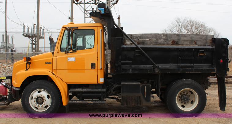 image for item G5358 2001 Freightliner FL70 dump truck