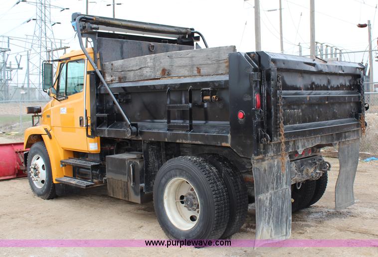 image for item G5358 2001 Freightliner FL70 dump truck