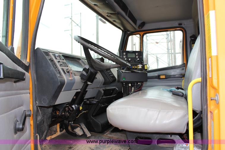 image for item G5358 2001 Freightliner FL70 dump truck