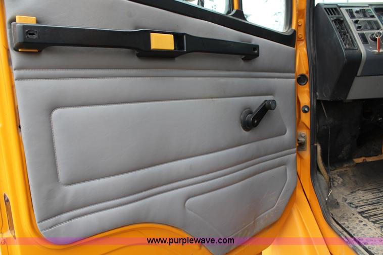 image for item G5358 2001 Freightliner FL70 dump truck