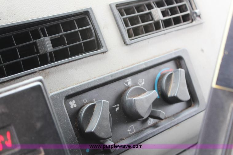 image for item G5358 2001 Freightliner FL70 dump truck