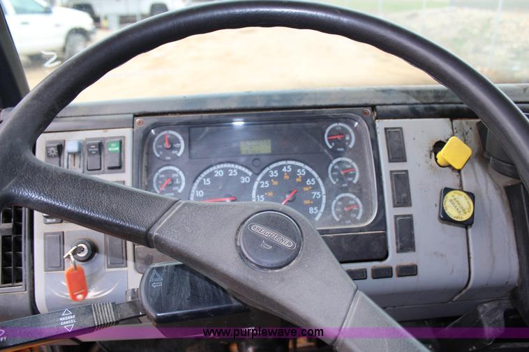 image for item G5358 2001 Freightliner FL70 dump truck