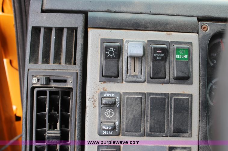 image for item G5358 2001 Freightliner FL70 dump truck