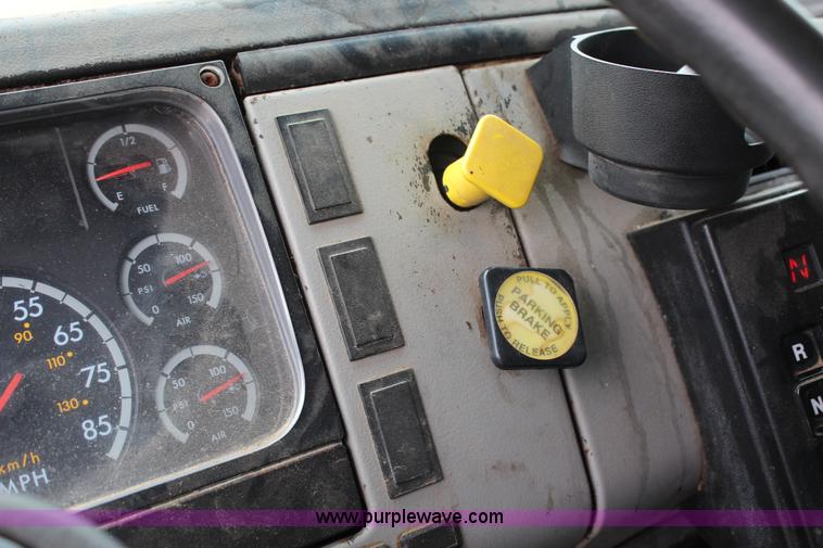 image for item G5358 2001 Freightliner FL70 dump truck