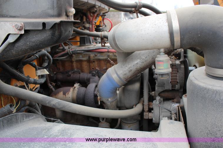 image for item G5358 2001 Freightliner FL70 dump truck