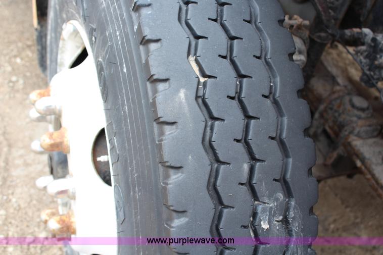 image for item G5358 2001 Freightliner FL70 dump truck