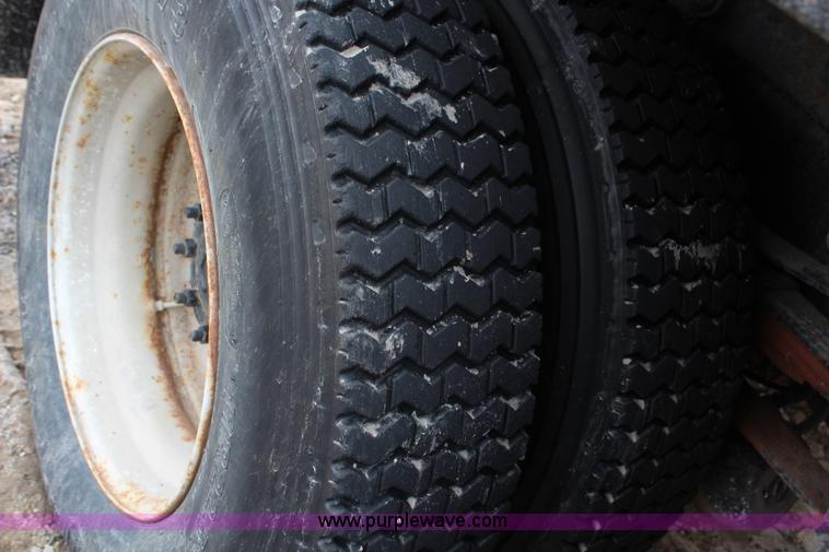 image for item G5358 2001 Freightliner FL70 dump truck