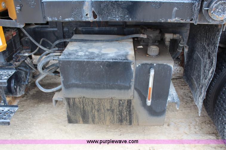 image for item G5358 2001 Freightliner FL70 dump truck