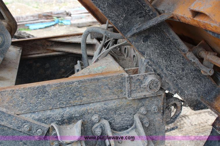 image for item G5358 2001 Freightliner FL70 dump truck