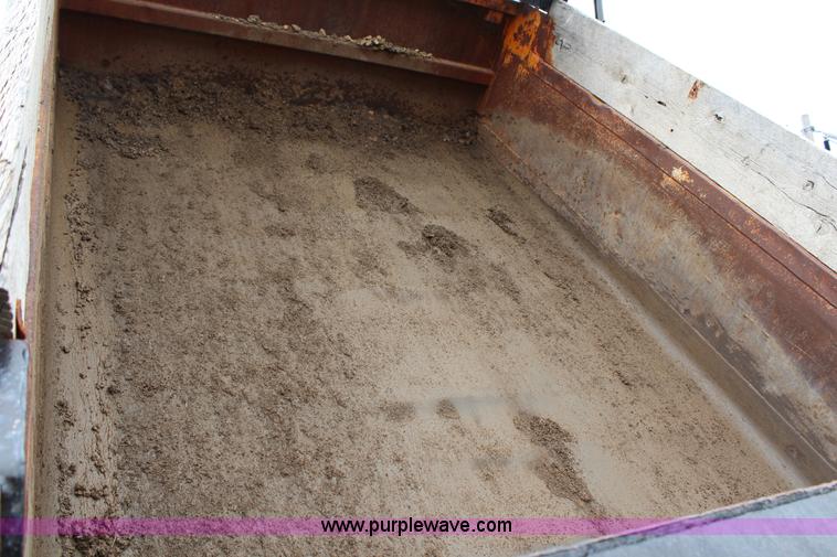 image for item G5358 2001 Freightliner FL70 dump truck