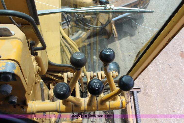 image for item G5453 1977 Caterpillar 140G articulated motor grader