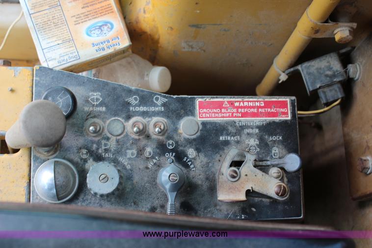 image for item G5453 1977 Caterpillar 140G articulated motor grader