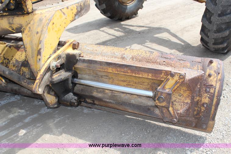image for item G5453 1977 Caterpillar 140G articulated motor grader