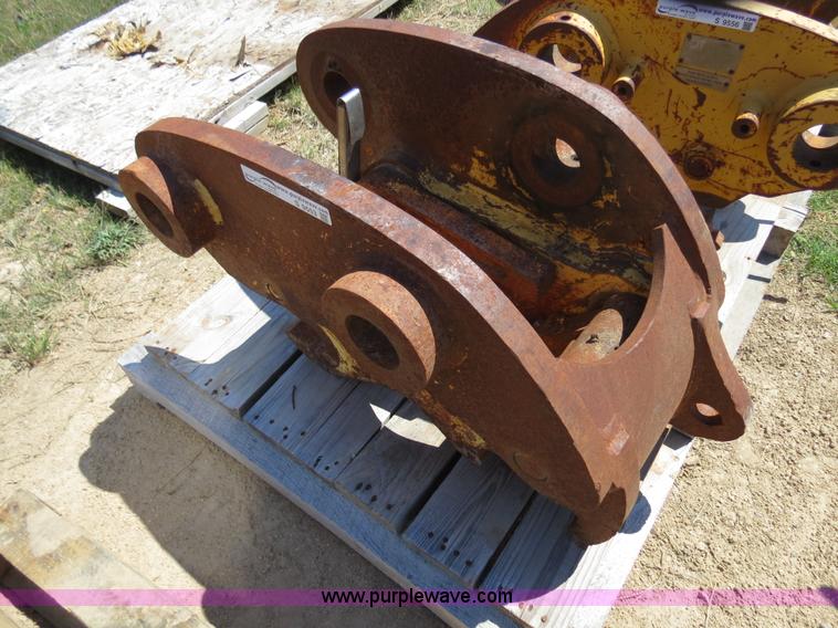 image for item S9553 Caterpillar 320B quick coupler