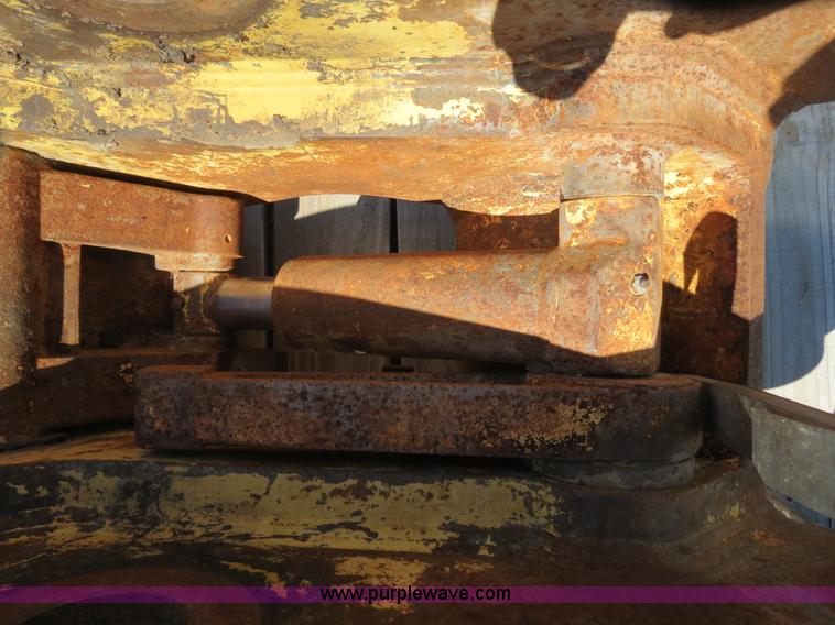 image for item S9553 Caterpillar 320B quick coupler