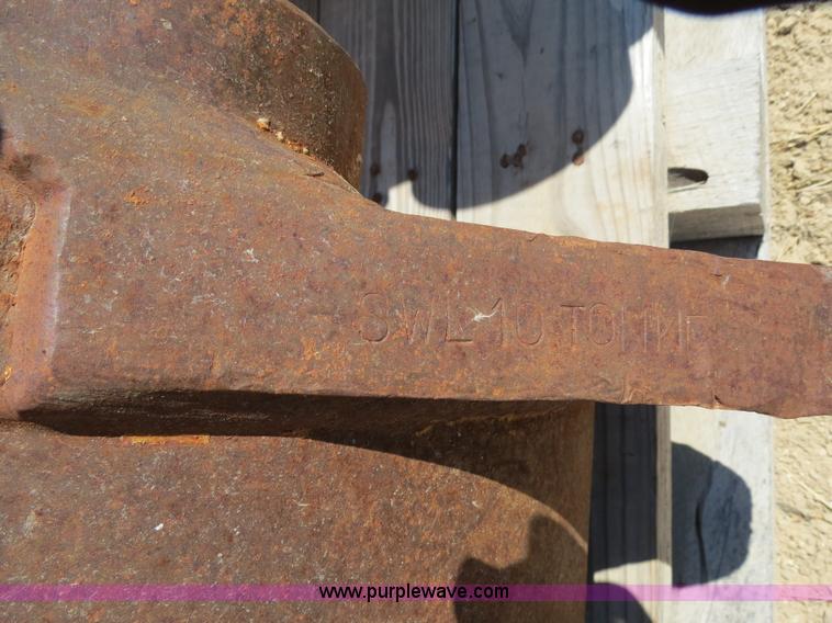 image for item S9553 Caterpillar 320B quick coupler