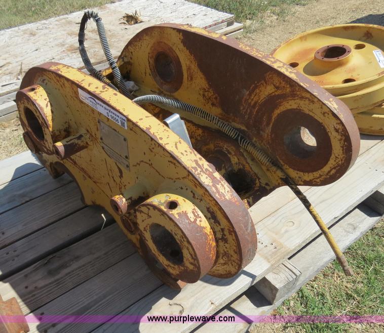 image for item S9556 Caterpillar quick coupler