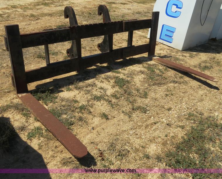 image for item S9558 Caterpillar IT28 spread forks