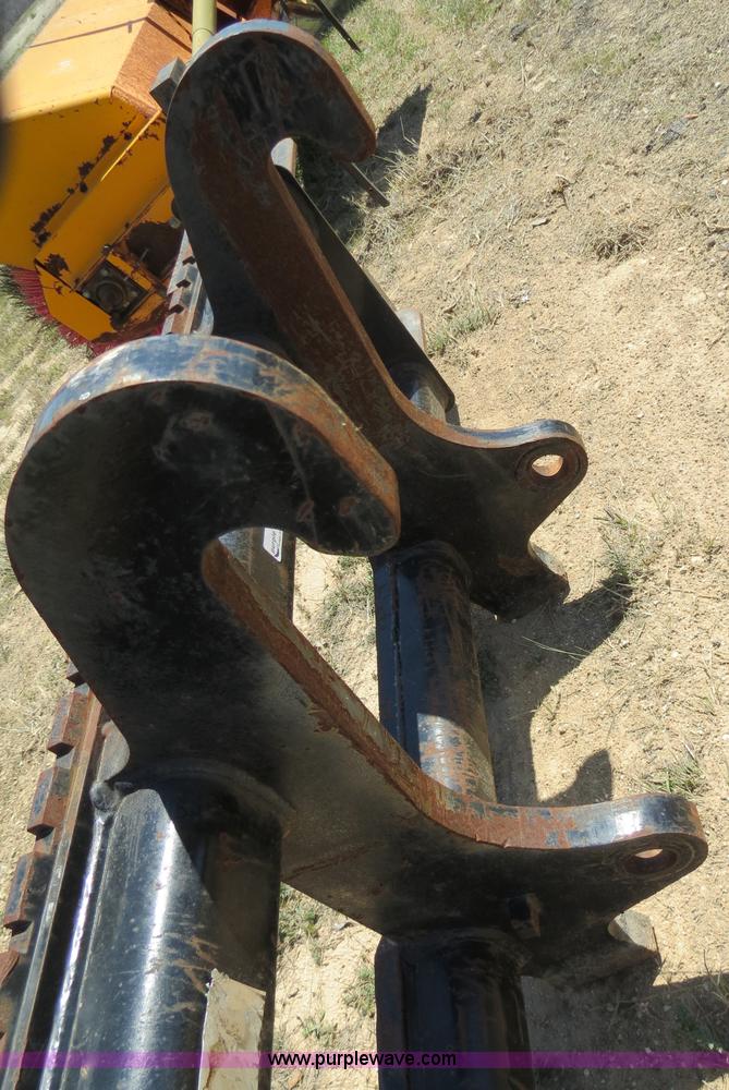 image for item S9558 Caterpillar IT28 spread forks