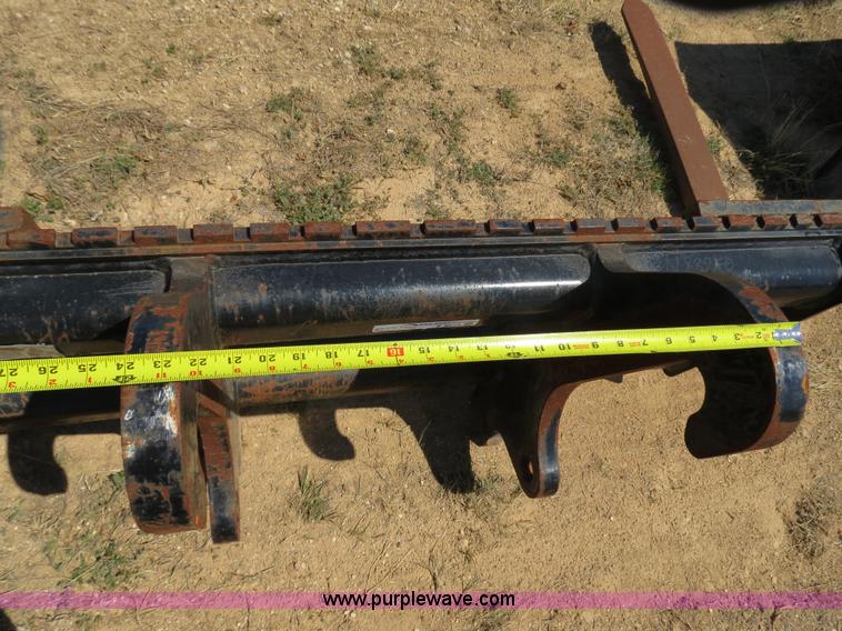 image for item S9558 Caterpillar IT28 spread forks