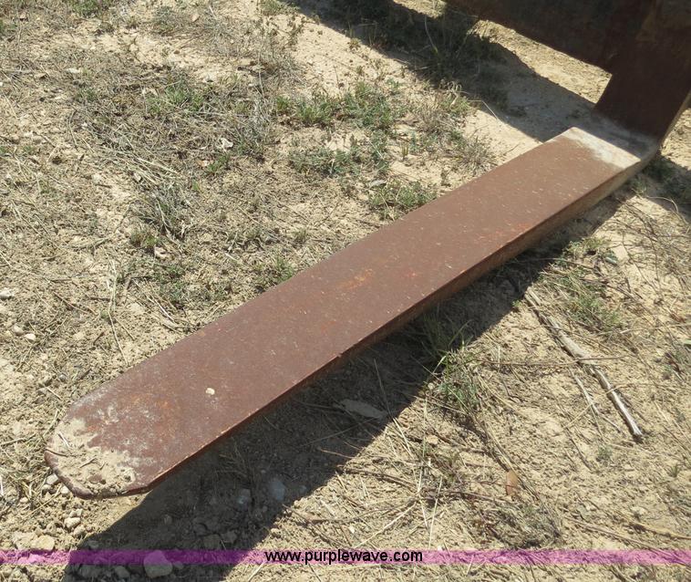 image for item S9558 Caterpillar IT28 spread forks