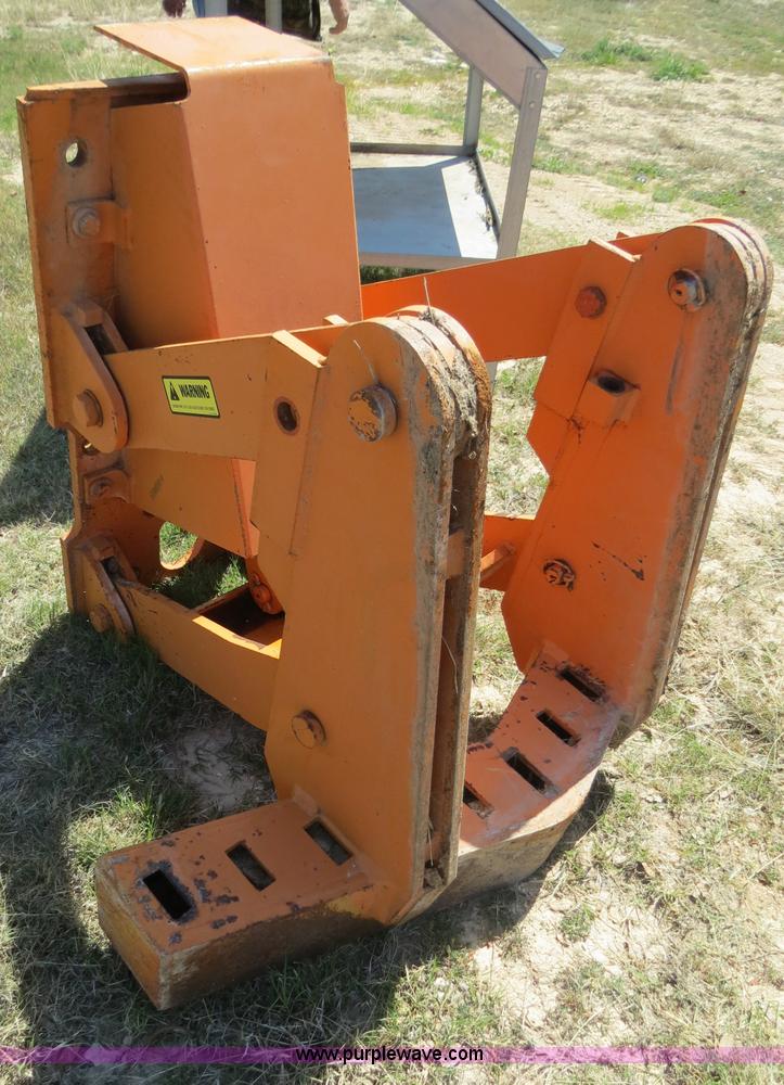 image for item S9560 Front mounted ripper