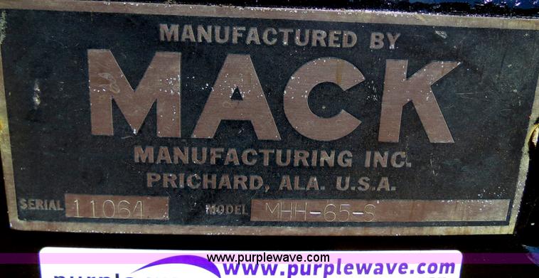 image for item S9570 Mack MHH-65-S 24" hydraulic clamshell bucket