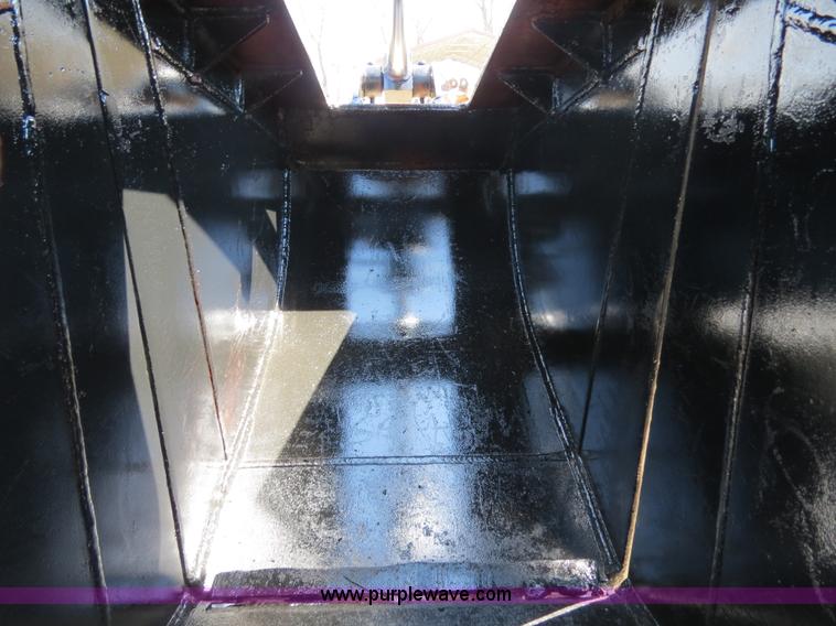 image for item S9570 Mack MHH-65-S 24" hydraulic clamshell bucket