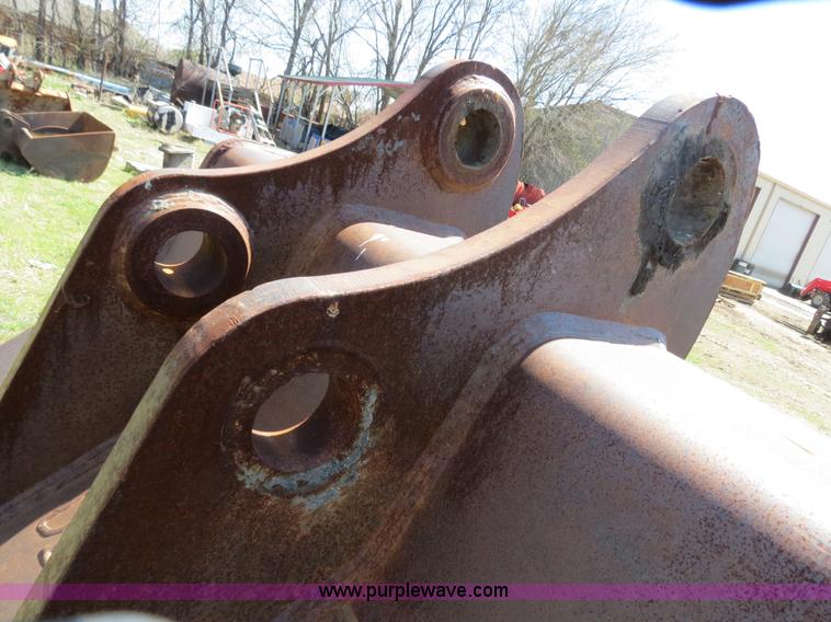 image for item S9574 Hensley 72" seven tooth excavator bucket