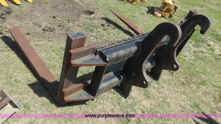 image for item S9575 Caterpillar Spread 54" forks