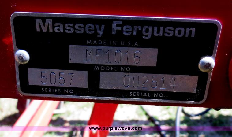 image for item S9577 Massey Fergusen 1016 quick attach loader