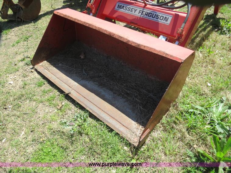 image for item S9577 Massey Fergusen 1016 quick attach loader