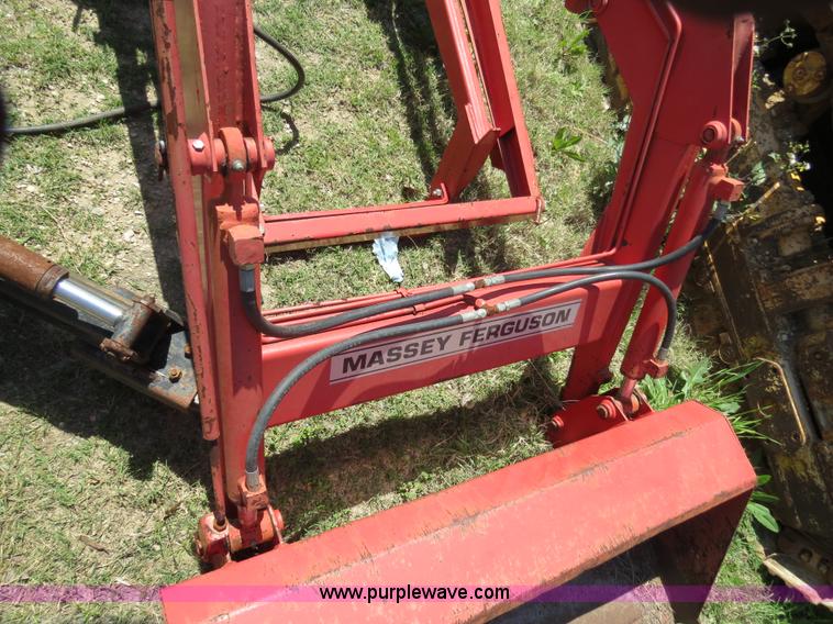 image for item S9577 Massey Fergusen 1016 quick attach loader