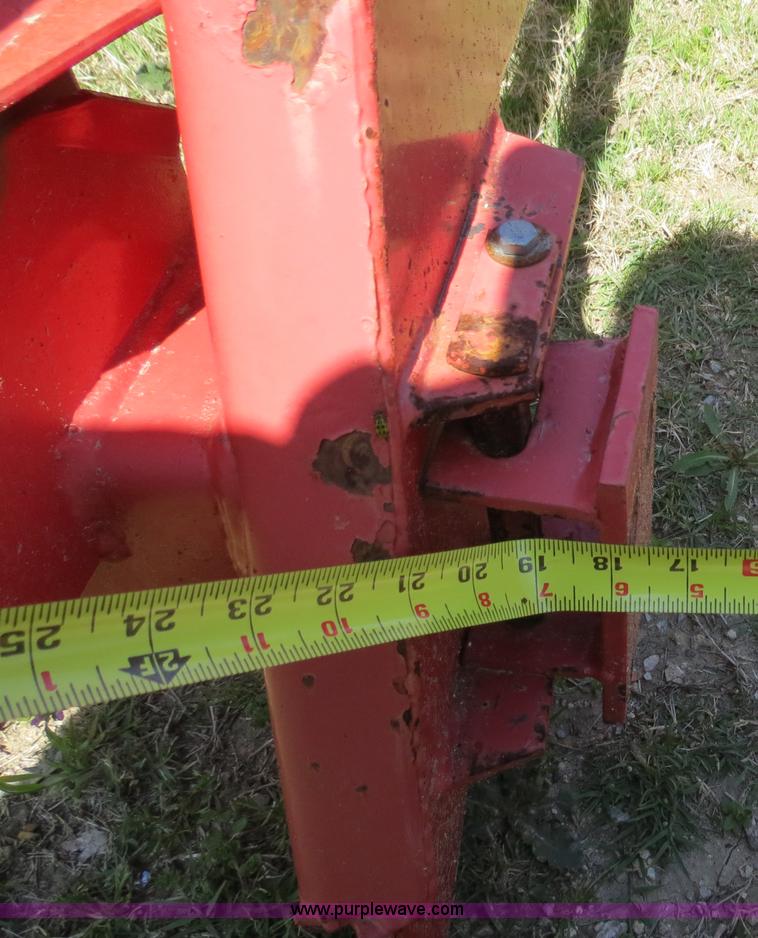 image for item S9577 Massey Fergusen 1016 quick attach loader